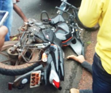 A 24 year old youth dies in mobike and KSRTC bus collision